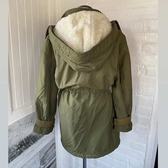 H&M coat 🧥 - Picture 6 of 8